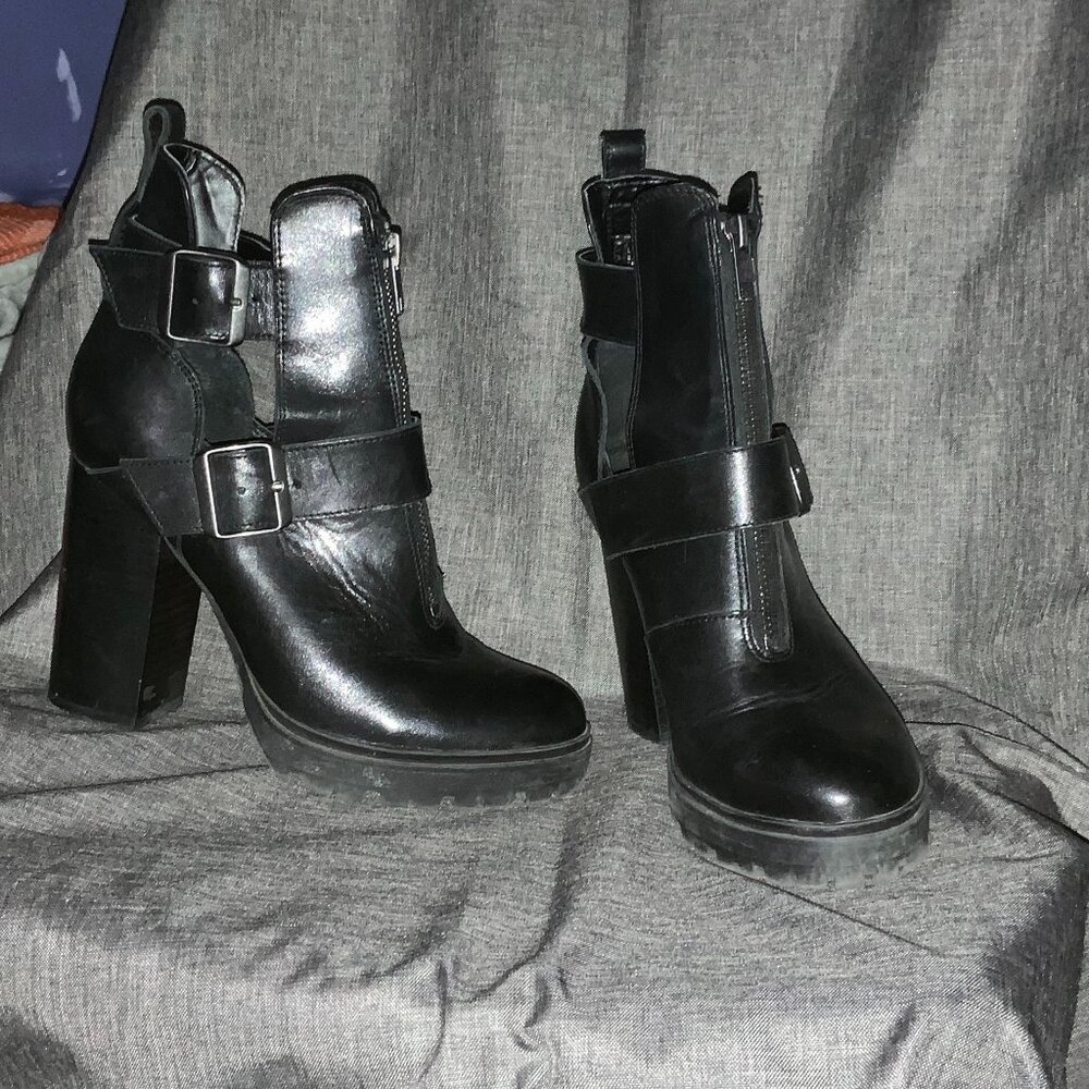 🎉Steve Madden Lavish Black Leather Buckle Platform Booties - 8.5